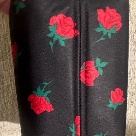 NWT Kate Spade Chelsea Rose Toss Printed Black cosmetic Bag - Picture 5 of 12
